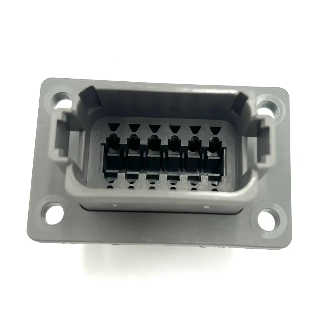 12-pin connector (M) Deutsch chassis bovenaanzicht.webp